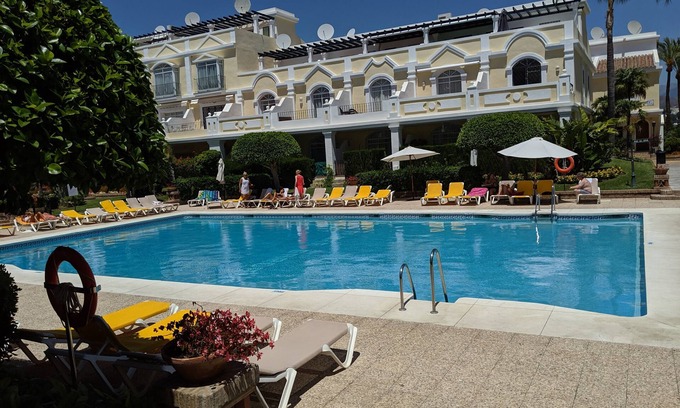 Marbella Apartment | Bright 2 bedroom apartment in a great location! 3 Pools, Private Parking!