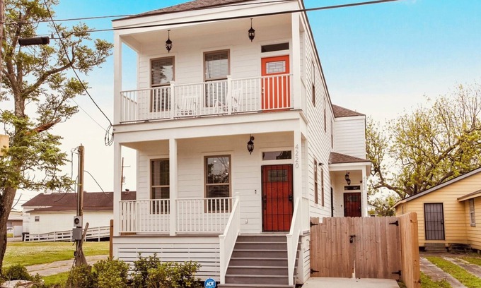 Bywater House | Bright 3BR Upper St. Claude, Bywater Adjacent. WiFI Workspace for Extended Stays