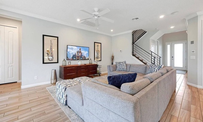 Kissimmee House | Bright 5 Bedrooms Villa with Game Room near Disney