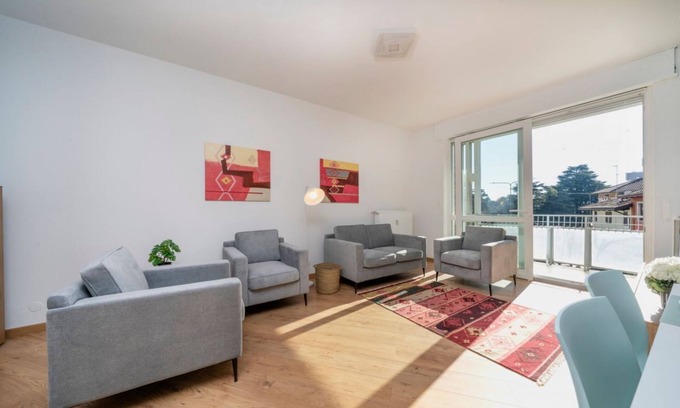 Udine Apartment | Bright 80 sqm apartment in Piazza Chiavris, located on the second floor of a building with an elevator (accessible via steps). Ideal for 3 guests, it offers a cozy living room, a fully equipped kitchen, two bedrooms, a bathroom, a balcony and a terrace.