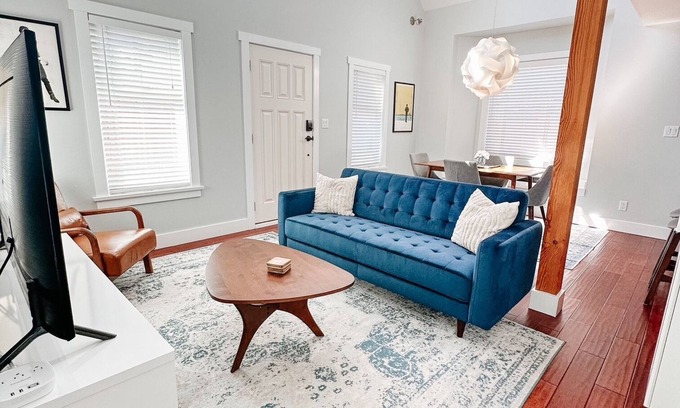 Grand Boulevard House | Bright & Airy 2 Bed Guest House