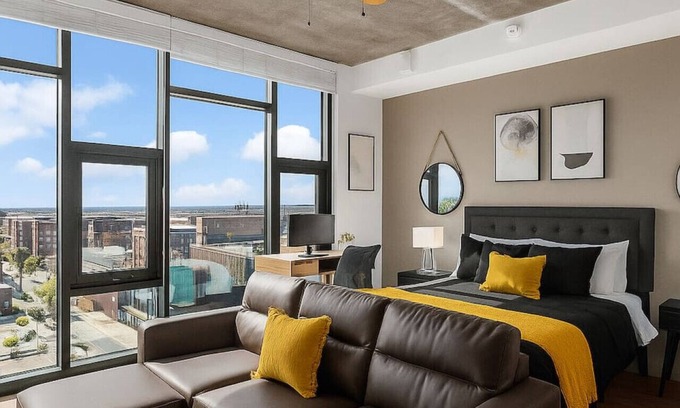 Five Points South Apartment | Bright + Airy Studio | Perfect City Escape 9