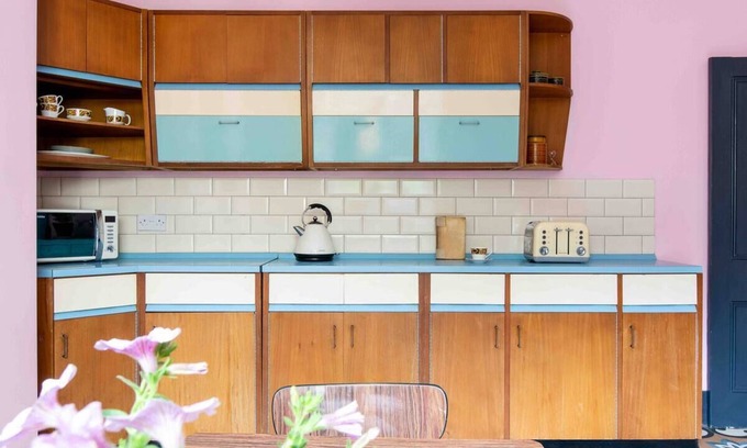 Margate Apartment | Bright and Beautiful Margate Flat in Cliftonville. A short walk to Walpole Bay
