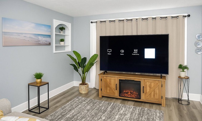 Cheektowaga Apartment | Bright and Comfy 2-bedroom apartment - 7 mins to BUF Airport