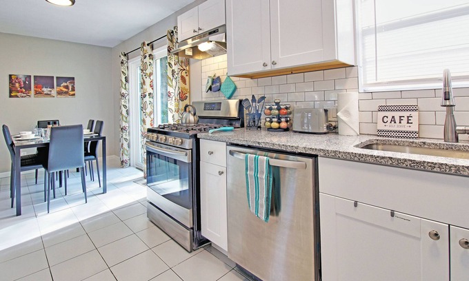 Broken Arrow House | Bright and comfy in the heart of the Rose District Broken Arrow