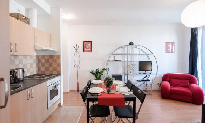 Angyalfold Apartment | Bright and homey AC apartment near the center