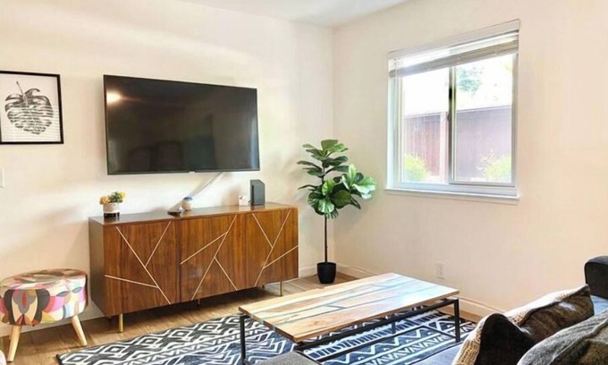 Chico Apartment | Bright and Modern 2 Bedroom in Downtown Chico
