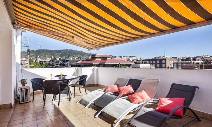 Les Tres Torres Apartment | Bright and spacious apartment with a large terrace in a residential area
