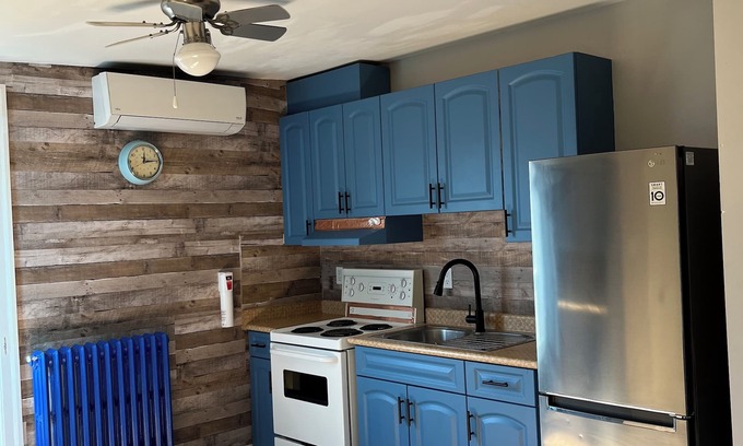 Wallace Emerson Apartment | Bright and spacious with rooftop patio - few minutes from subway!