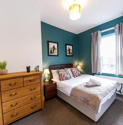 North Bitchburn Apartment | Bright and Well-Kept 3-Bed Property! Free Parking