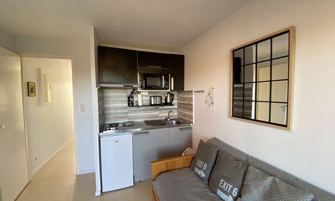La Roche-Posay Apartment | Bright apartment 100m from Baths with balcony and Wi-Fi