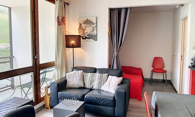 Villarembert Apartment | Bright apartment in the resort center with balcony and pool access