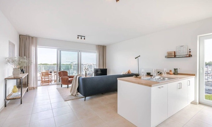 Zeebrugge Apartment | Bright Apartment with Harbor View