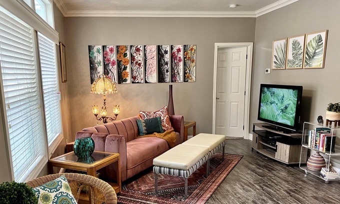 North Central House | Bright & Beautiful Rose Bowl Retreat