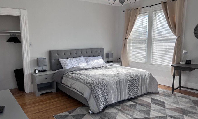 Worcester House | Bright Bedroom with Private Bath
