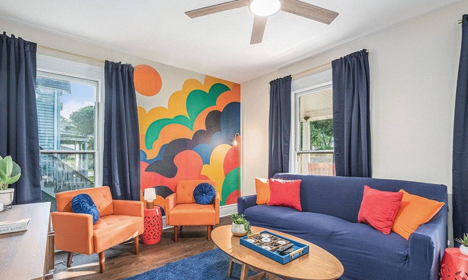 Valparaiso Apartment | Bright BnB Apartment 1S: King Bed + Near VU