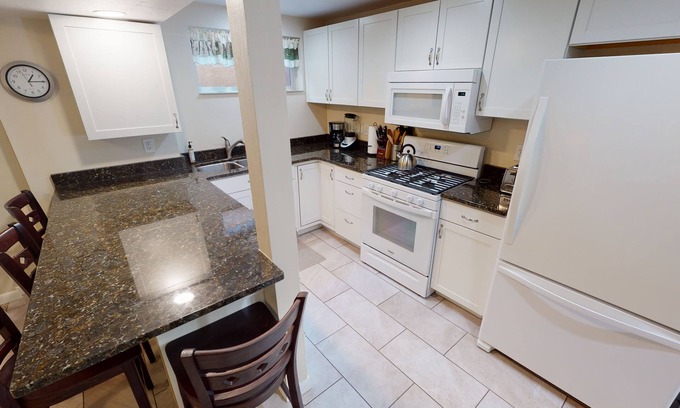 Midvale House | Bright, clean basement - Close to skiing - Green and healthy
