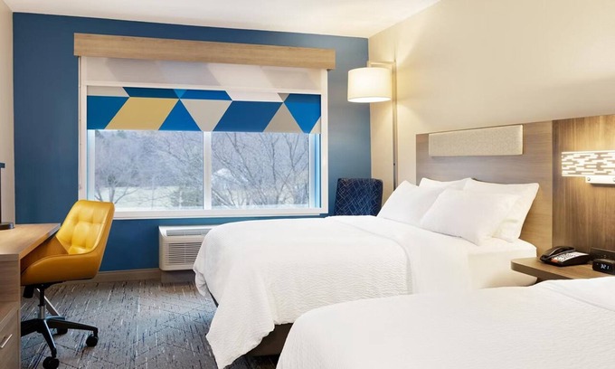 Ruckersville Hotel | Bright & Comfortable Room w/Ample Workspace for Business Travelers