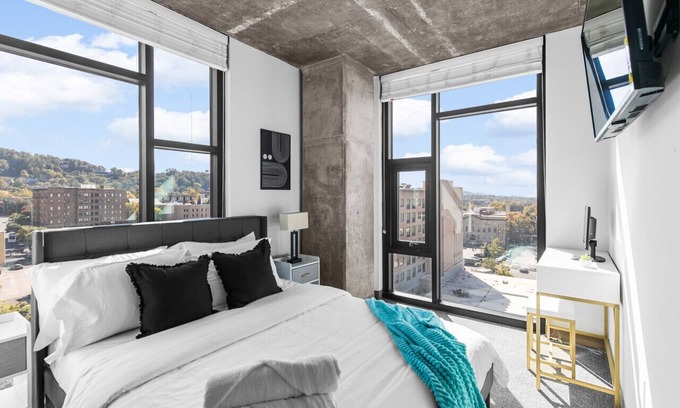 Five Points South Apartment | Bright & Cozy 2BR Getaway in BHM