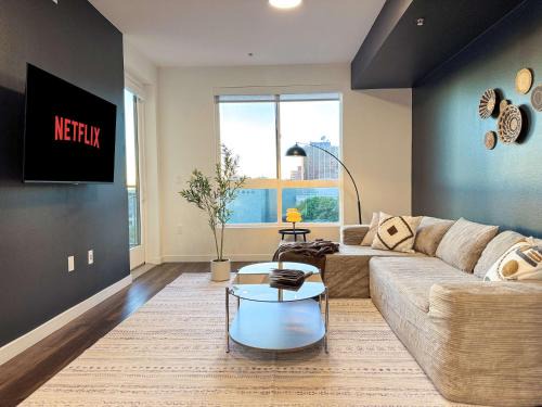 Lyon Street Apartment | Bright & Cozy Getaway with Pool Free Parking 10 mins Disneyland