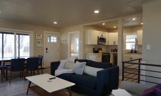 Morse Park House | Bright, Cozy & Quiet House