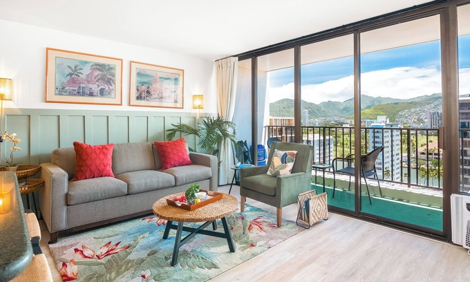 Waikiki Condo | Bright & Cozy Stay Near Waikiki Beach + Parking