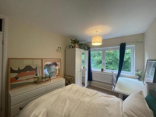 Blackheath House | Bright Double Room near Lewisham Station