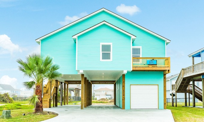 Crystal Beach House | Bright home near the beach with balcony, Ping-Pong/pool table, & central AC