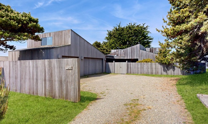 Sea Ranch House | Bright home w/patio, ocean views & shared pools - steps to Bluff Trail & Golf