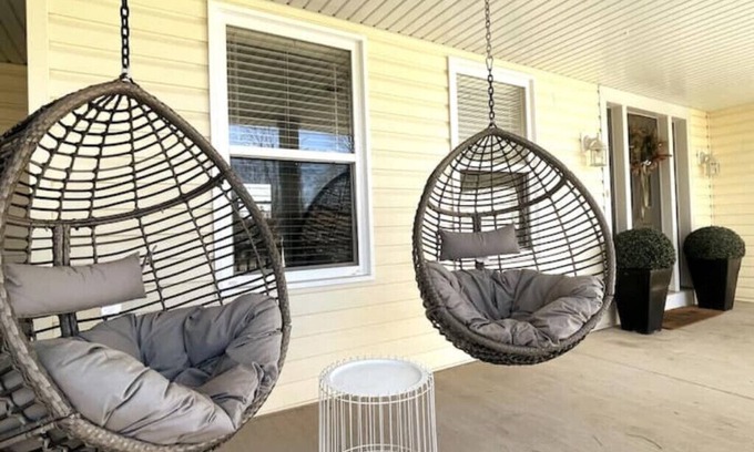 Historic Old Town House | Bright House on the Park in Old Town - Minutes to Town