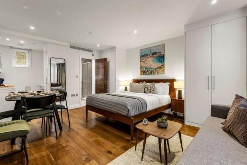 Campden Apartment | Bright Kensington Studio