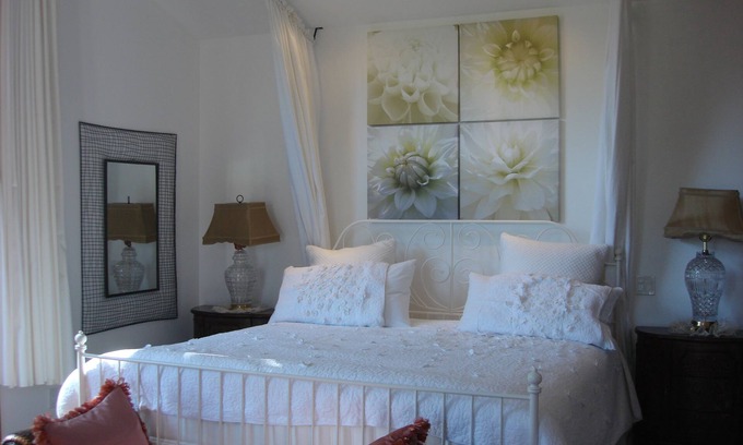 Tarzana Apartment | Bright, large apartment overlooking the golf course.