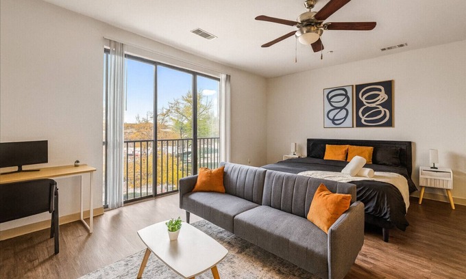 Five Points South Apartment | Bright Mid-Rise Studio | King Comfort 2y5