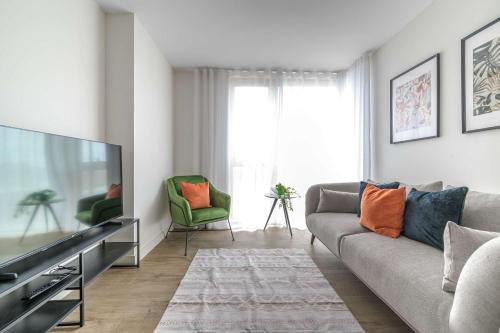 Birmingham City Centre Apartment | Bright & Modern 2 Bed Flat in Central Birmingham