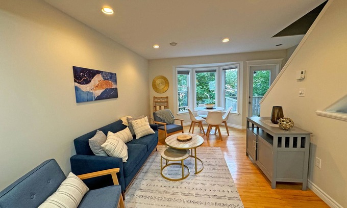 Downtown St. John's House | Bright Modern Home in the City Centre! Two Parking Spots + Fireplace ⭐️⭐️⭐️⭐️⭐️