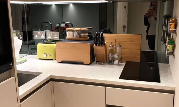 Fortune Green Apartment | Bright modern London flat with brilliant transport to everywhere!