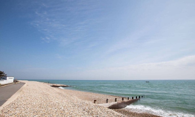 Selsey House | Bright Modern Selsey Seafront Home