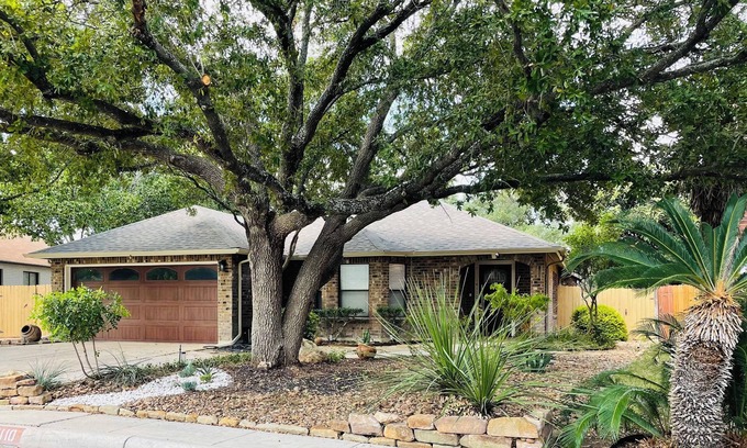 Wetmore House | Bright, Modern Space for Family & Friends