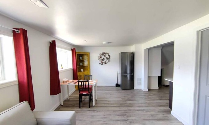 Kitchener Apartment | Bright One Bedroom Apartment w/ Sunroom, Wifi, Parking