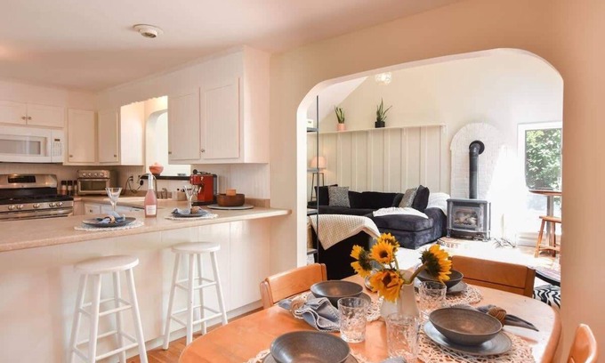 Marstons Mills House | Bright & Open Central A/C Dog Friendly!