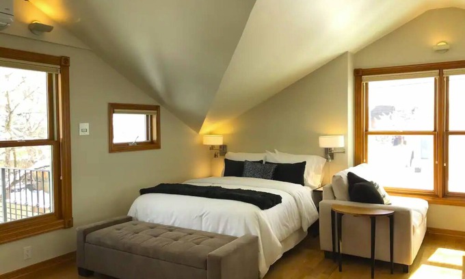 Central Boulder Apartment | Bright Open Studio 3 blocks to Pearl Street - A Sweet "Pool Suite" downtown.