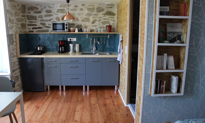 Douarnenez Apartment | Bright, quiet studio on garden level near the port of Le Rosmeur.