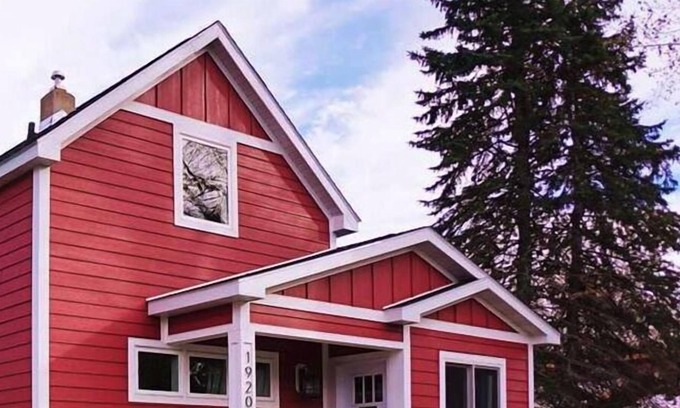 Park Point Cottage | Bright Red Beach House | Park Point | Duluth