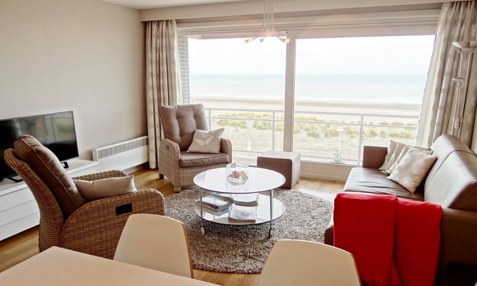 Nieuwpoort-aan-Zee Apartment | Bright Retreat by the Sea