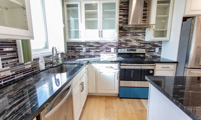 Inner Richmond House | Bright Spacious 2bd/2bath Apt in the Heart of SF!