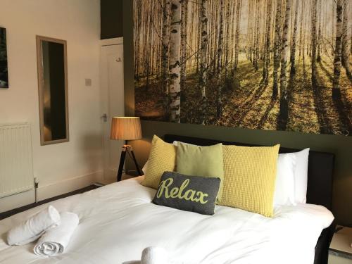 Preston Apartment | Bright Spacious 3-bed with office & patio, Preston