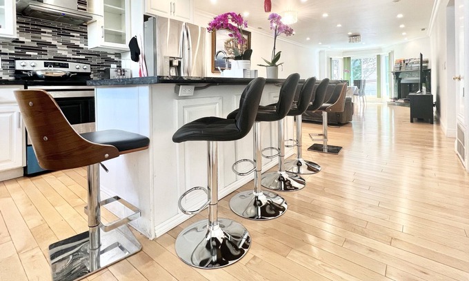 Inner Richmond Apartment | Bright Spacious 3bd/3bath Apt in the Heart of SF!