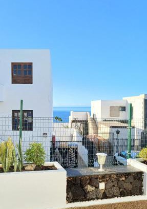 Puerto del Carmen Apartment | Bright & spacious with aircon