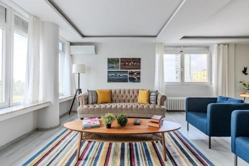 Sisli Apartment | Bright Spacious New Central 4bd2bath Home! #331
