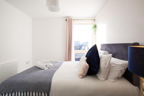 Belfast City Centre Apartment | Bright & Stylish, Sleeps 6, City Centre